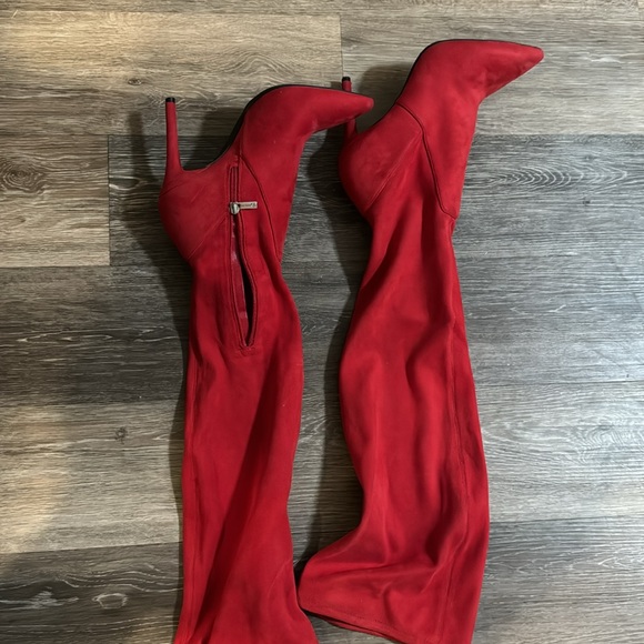 Red boots - Picture 3 of 3
